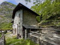 Attivit&agrave; / Licenza in vendita a Chiavenna(SO)
