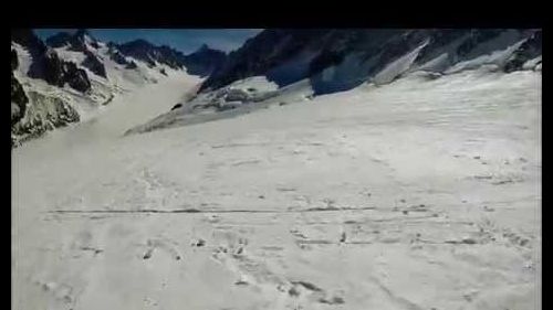 chamonix skiing on powder (Aiguille du midi)