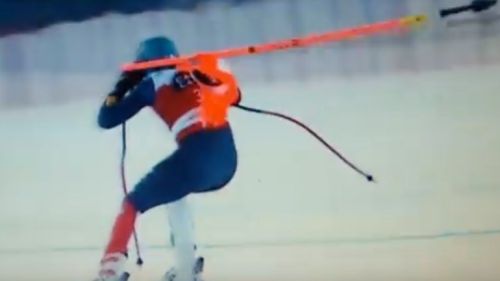 Si trascina un paletto in gara a 120 km orari. christof innerhofer a santa caterina valfurva 29.12.2015