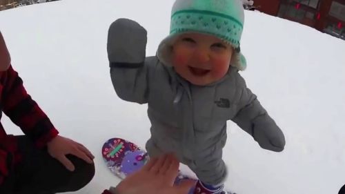 14 ayl?k Çocu?un snowboard keyfi!