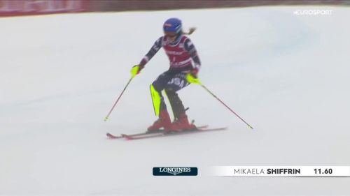 Mikaela shiffrin sfrutta il pettorale 1 e comanda lo slalom di are: la sua prima manche