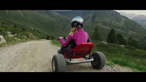 Discesa con i mountaincarts della val senales