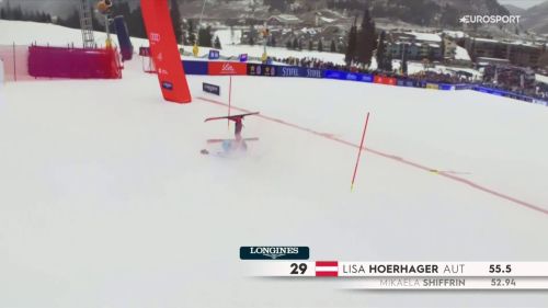 Lisa hoerhager, che volo! l'austriaca inforca a poche porte dall'arrivo e rimane a terra. rivivi la sua caduta nello slalom di