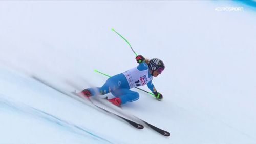 Il miracolo di sofia goggia: mano sulla neve, si salva e resta in gara nella discesa della val d'isere