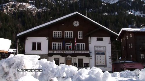 Immagini dal centro di Macugnaga in inverno