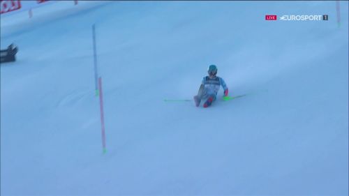 Juhan luik inforca e si fa tutta la pista senza sci - combinata alpina di cortina