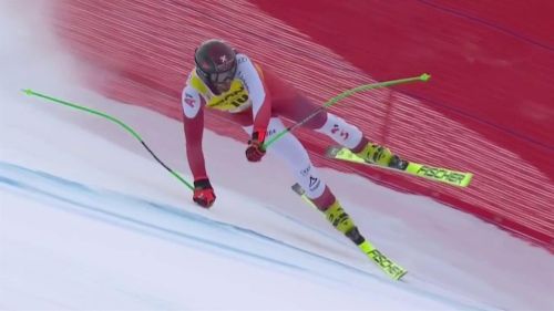 Daniel hemetsberger cade male dopo il salto e finisce nelle reti: che botta! poi arriva al traguardo illeso