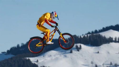 Fabio wibmer da pazzi! si fa la streif in bicicletta