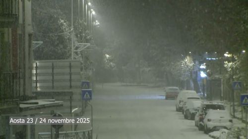 Aosta nevicata notturna in time lapse 23 - 24 novembre 2025