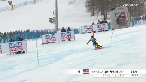 Mikaela shiffrin batte un colpo, è in testa allo slalom di sestriere, il video della prima manche