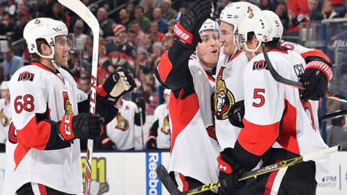 Il passaggio no-look del senators stone