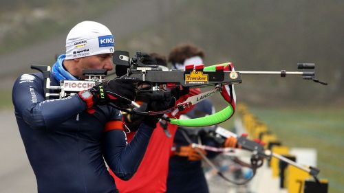 Dominik sembra avere qualche problema a un occhio...